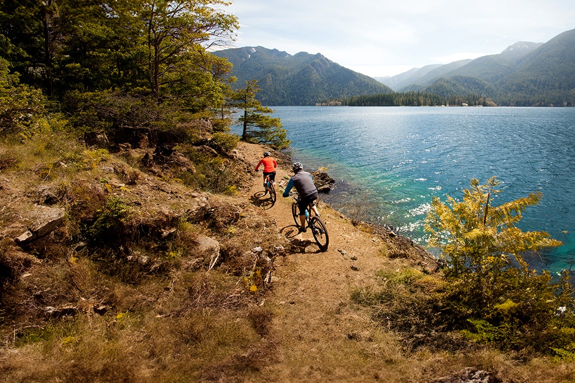 couple riding bikes