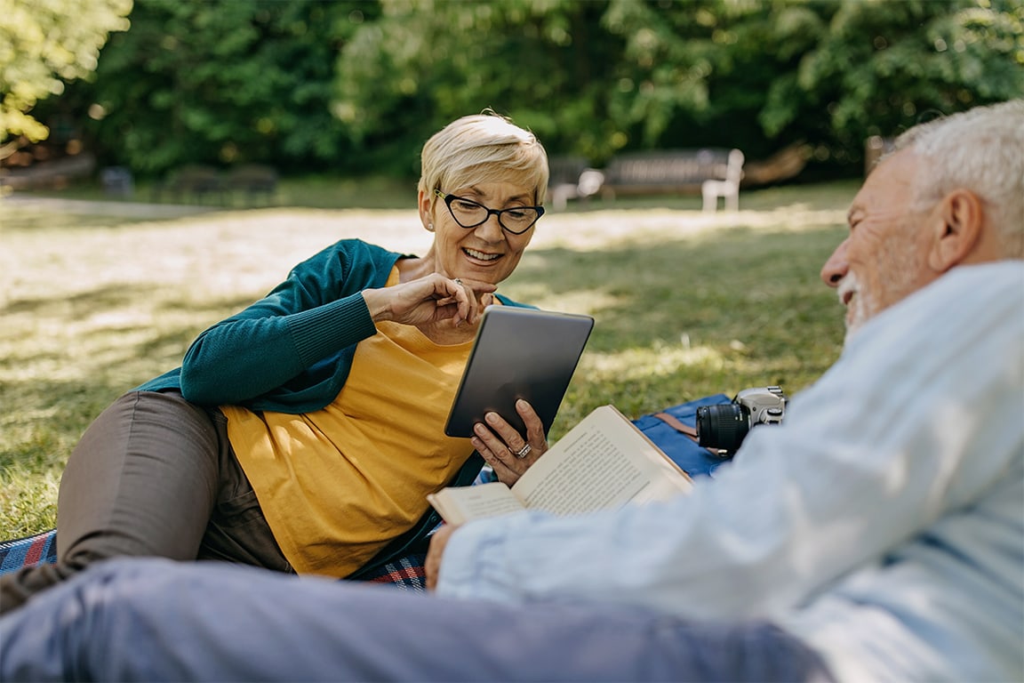couple outside relaxing while reading